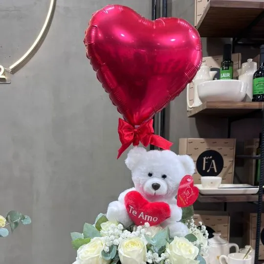 caja white con rosas peluche y globo te amo